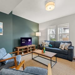 No-Stairs 2BR, Little Italy Cleveland | 3 Min to CWRU
