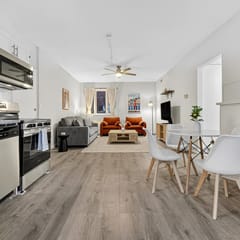 Little Italy 2BR, Sleeps 6 | Red Line Stop | CWRU, Cleveland