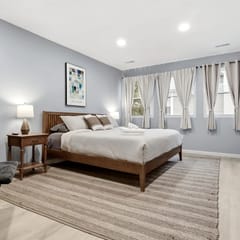 4BR + Recliner, Sleeps 10 | 2 Min to Cleveland Clinic, CLE