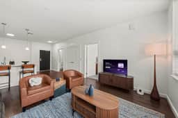 2BR Near Clinic & Case Western w/ Parking