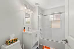 Bright & Peaceful | 2BDR w/ Patio | CLE Clinic