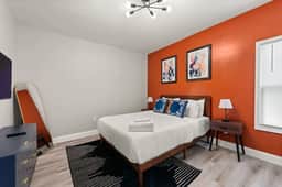 Central 3BR Apt | 3 Min to Cleveland Clinic