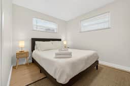 Central Cozy 2BR w/ Garage & Airport Nearby