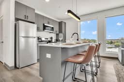 Luxury & Calming 2BR | Cleveland Clinic
