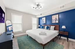 Luxury 3BR Apt Near Cleveland Clinic w/ Parking