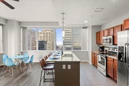 Luxury Apartment | Downtown | Free Parking