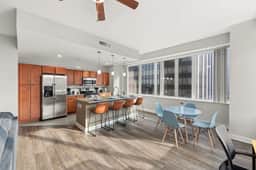 Luxury Apartment | Downtown | Free Parking