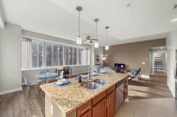 Luxury Apartment | Downtown | Free Parking