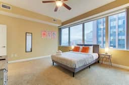 Pet-Friendly 2BR Sleeps 4| Cleveland State, Downtown Cleveland - Image 4