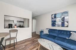 Modern & Updated First Floor 1BR near HWY/Airport