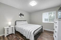 Modern & Updated First Floor 1BR near HWY/Airport