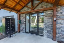Modern & Updated First Floor 1BR near HWY/Airport
