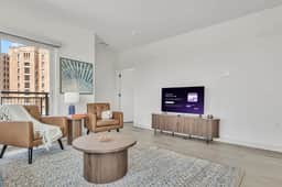 2BR with Full Kitchen | Near Cleveland Clinic, Cleveland OH - Image 2