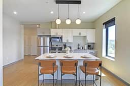 Serene 2 Bed/2 Bath | Cleveland Clinic | Free Garage