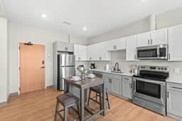 Stylish 1BDR | Cleveland Clinic | Free Garage