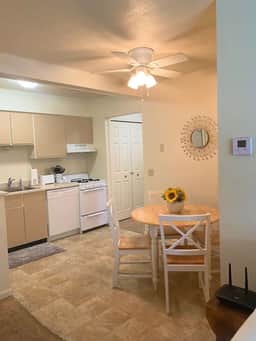 Sunlit 1BR Near Pro Football HOF & Cak Airport