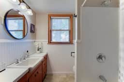 Two Bedroom King Suite near Hall of Fame w/ Garage