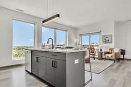 Vibrant & Sunny 2BR | Cleveland Clinic
