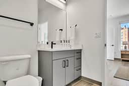 Vibrant & Sunny 2BR | Cleveland Clinic