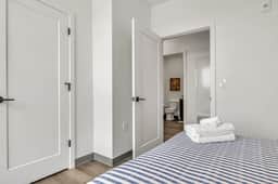 Vibrant & Sunny 2BR | Cleveland Clinic