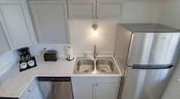 Spacious 2BR Apt w/ Garage | Near Aultman - Image 4