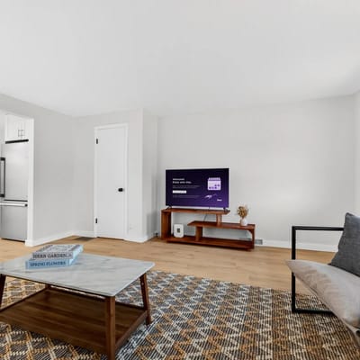 Central Cozy 2BR w/ Garage & Airport Nearby