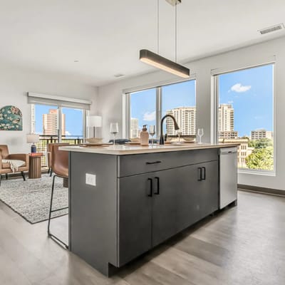 Modern & Elegant 2BR | Cleveland Clinic