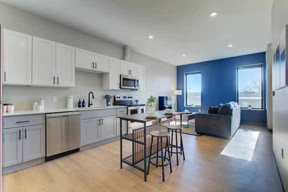 Car-Free 1BR, Shuttle at the Door | Cleveland Clinic, CLE - Image 1