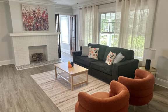 Ground-Floor 2BR for Long Stays | Cleveland Heights, Near CWRU - Image 1