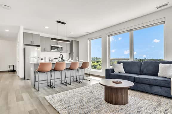 2BR Near Cleveland Clinic & Case Western | Cleveland OH - Image 1