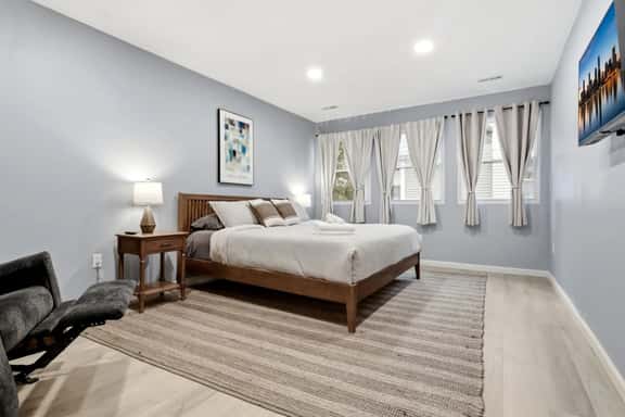 4BR + Recliner, Sleeps 10 | 2 Min to Cleveland Clinic, CLE - Image 1