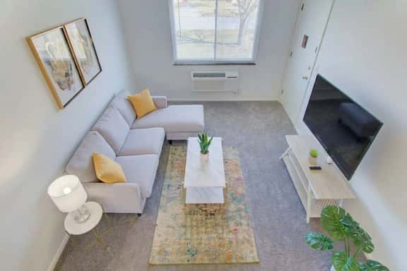 Spacious 2BR Apt w/ Garage | Near Aultman - Image 1
