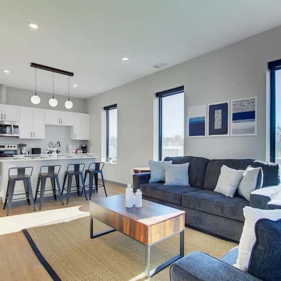 2BR, 2 Baths | Across from Cleveland Clinic, Cleveland - Image 1