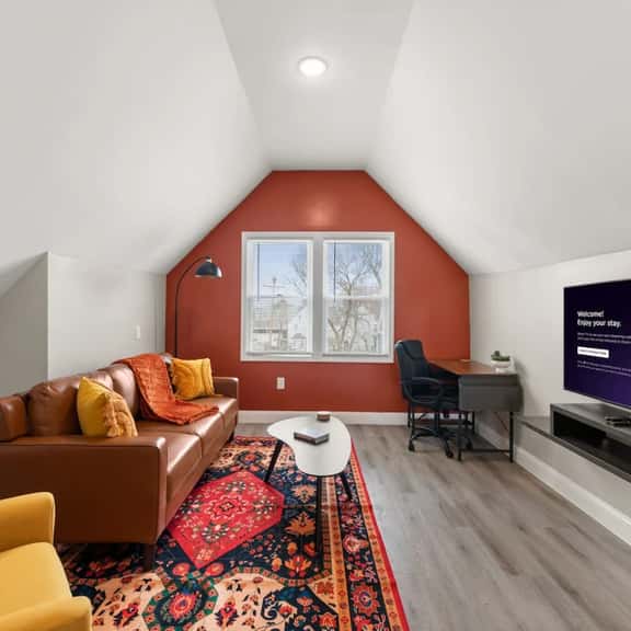 Family 3BR, Driveway for 3 Cars | 10-Min Walk to Cleveland Clinic - Image 1