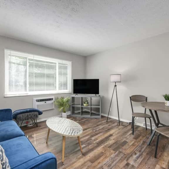 Pet-Friendly First-Floor 1BR | Cleveland Metroparks, West Side - Image 1