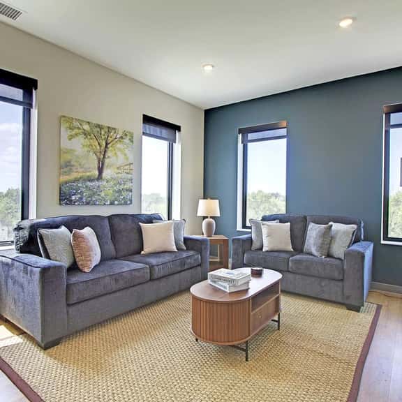 2BR Sleeps 6 for Families | Across from Cleveland Clinic, CLE - Image 1