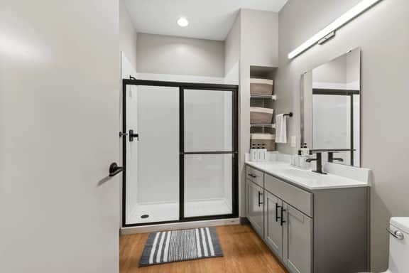 Beautiful 1BDR | Cleveland Clinic | Free Garage