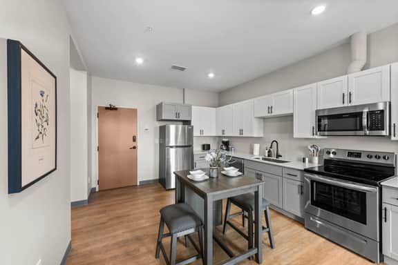 Beautiful 1BDR | Cleveland Clinic | Free Garage