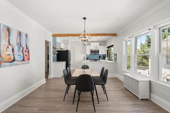Bright & Peaceful | 2BDR w/ Patio | CLE Clinic