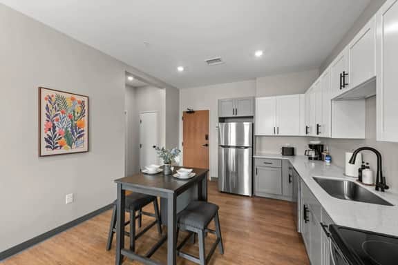 Bright 1BDR | Cleveland Clinic | Free Garage
