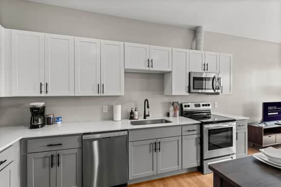 Bright 1BDR | Cleveland Clinic | Free Garage