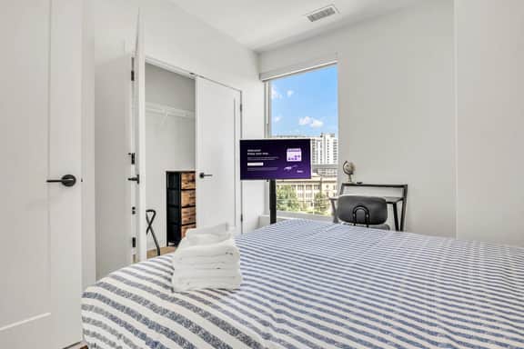 Calm & Serene 2BR | Cleveland Clinic