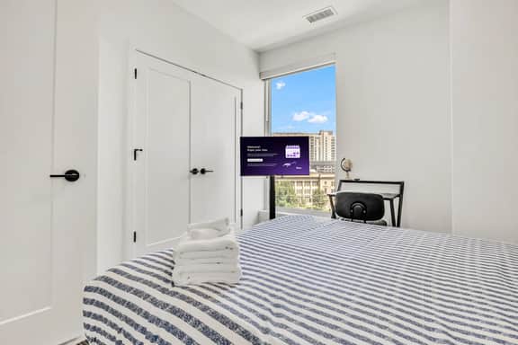 Calm & Serene 2BR | Cleveland Clinic