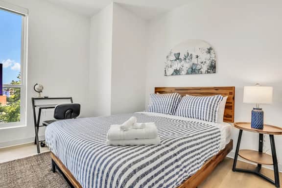 Calm & Serene 2BR | Cleveland Clinic