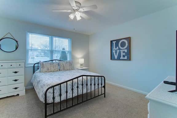 Central & Cozy 1BR near Hall of Fame/Airport