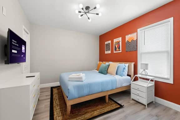Central 3BR Apt | 3 Min to Cleveland Clinic