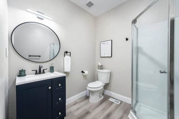 Central 3BR Apt | 3 Min to Cleveland Clinic