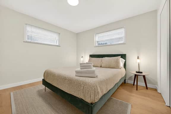 Central Cozy 2BR w/ Garage & Airport Nearby