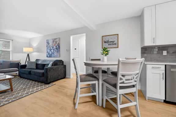 Central Cozy 2BR w/ Garage & Airport Nearby