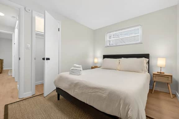 Central Cozy 2BR w/ Garage & Airport Nearby